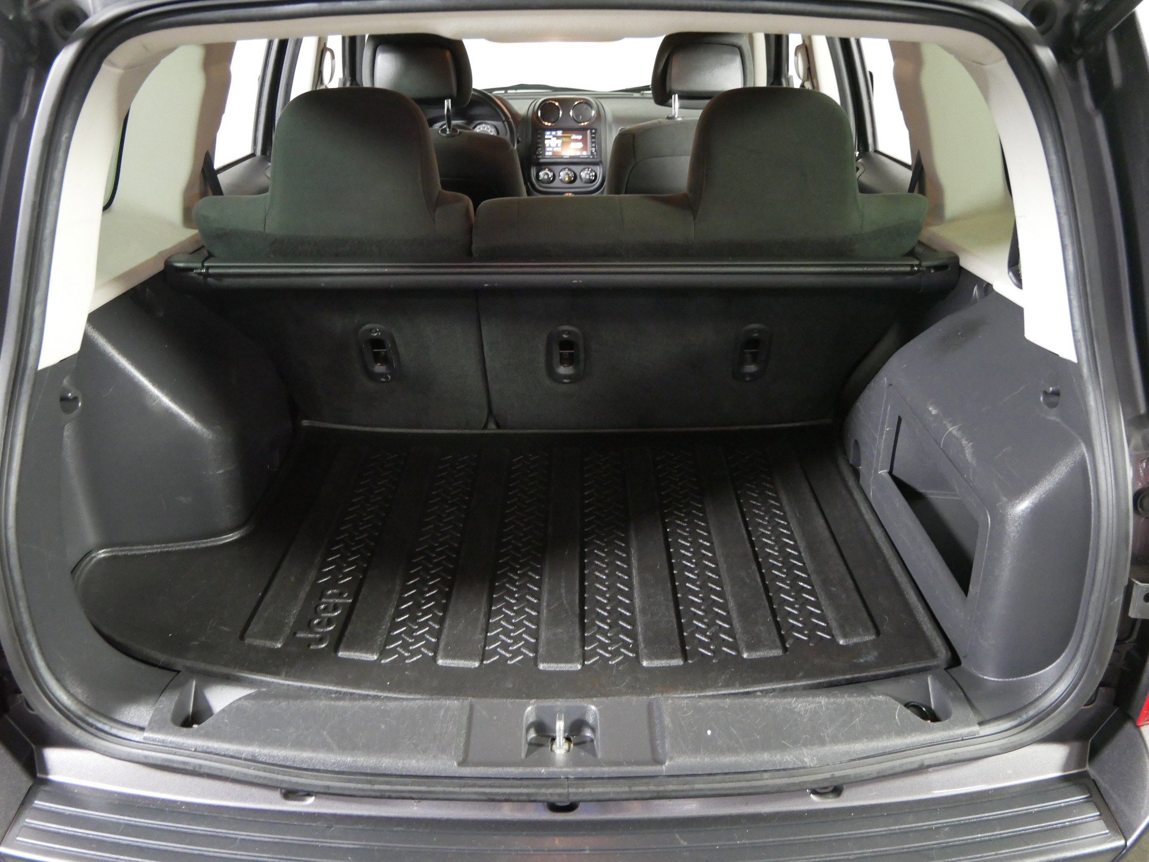 Used 2016 Jeep Patriot Latitude AWD/4WD image 18