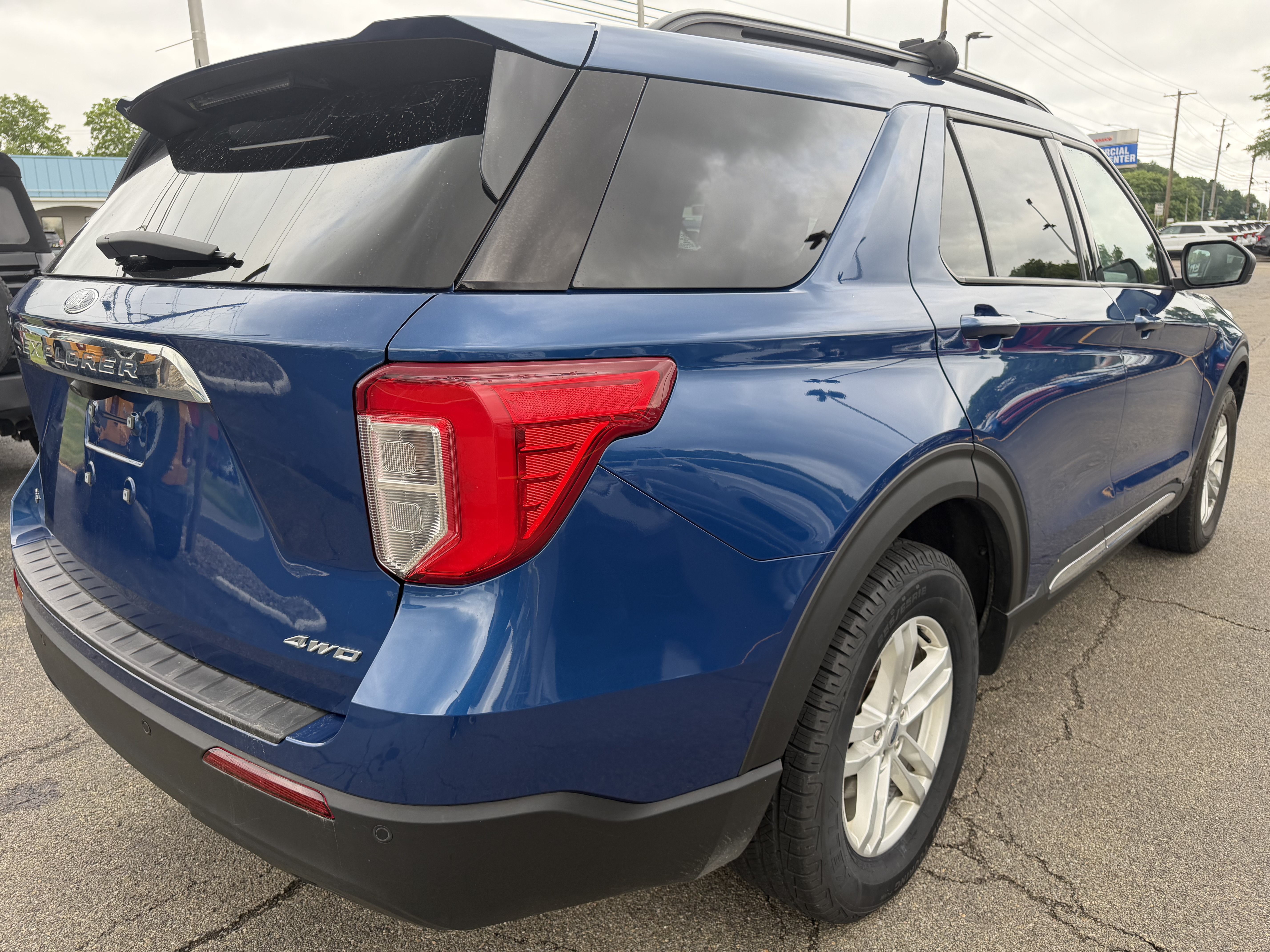 Certified 2023 Ford Explorer XLT AWD/4WD image 2