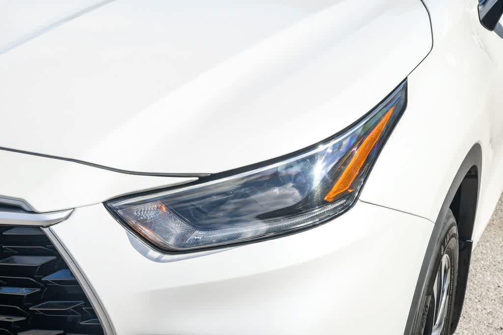 Used 2021 Toyota Highlander XLE FWD image 5