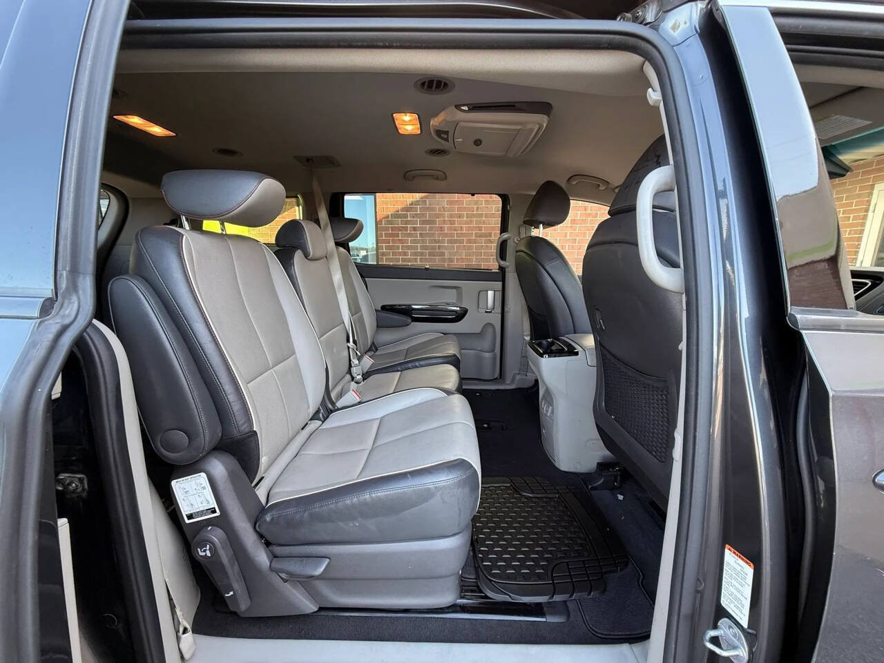 Used 2018 Kia Sedona SX FWD image 31