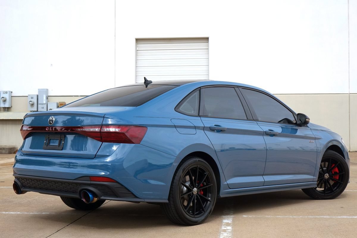 Used 2025 Volkswagen Jetta GLI Autobahn FWD image 3