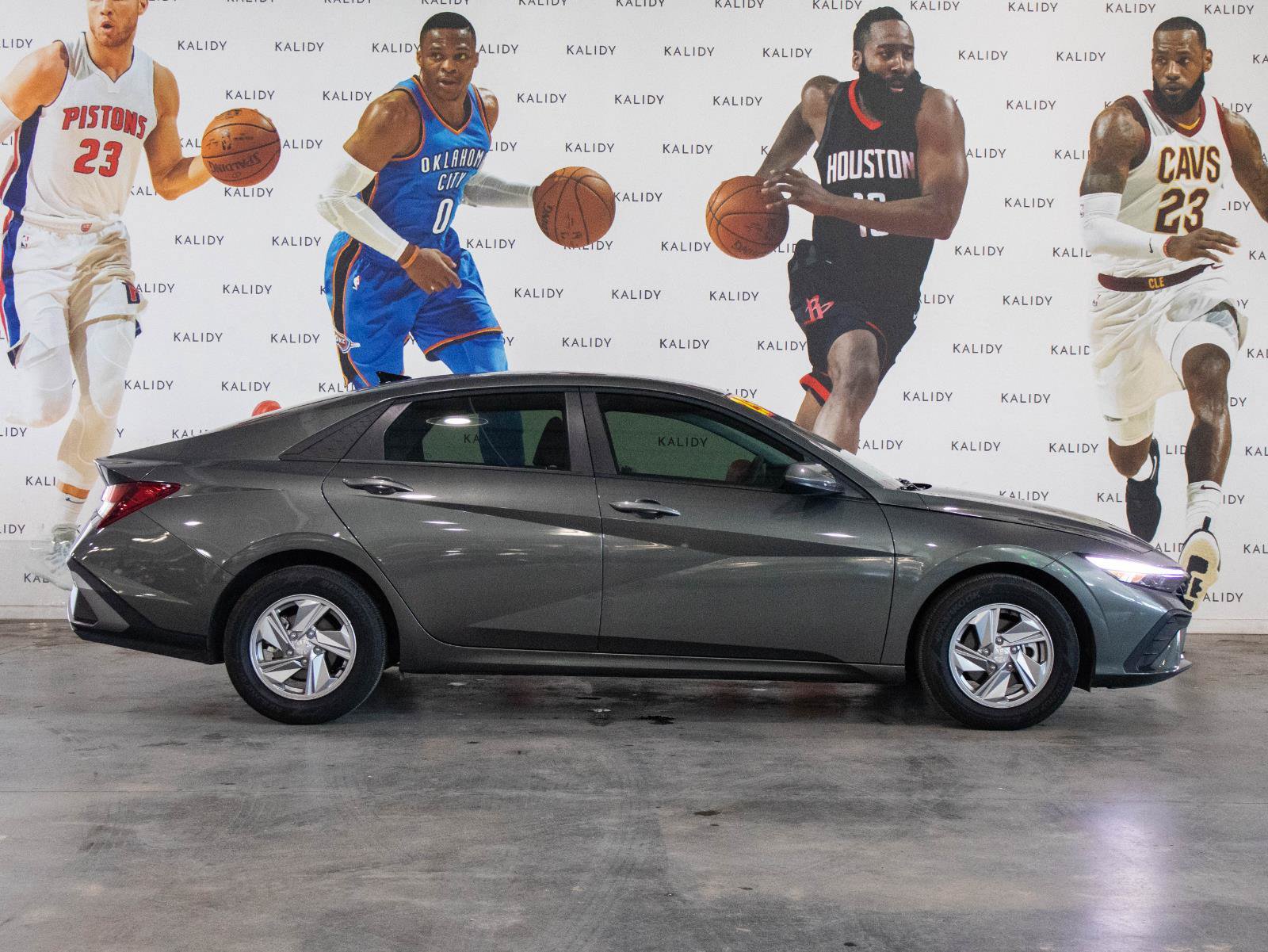 Used 2025 Hyundai Elantra SE FWD image 17