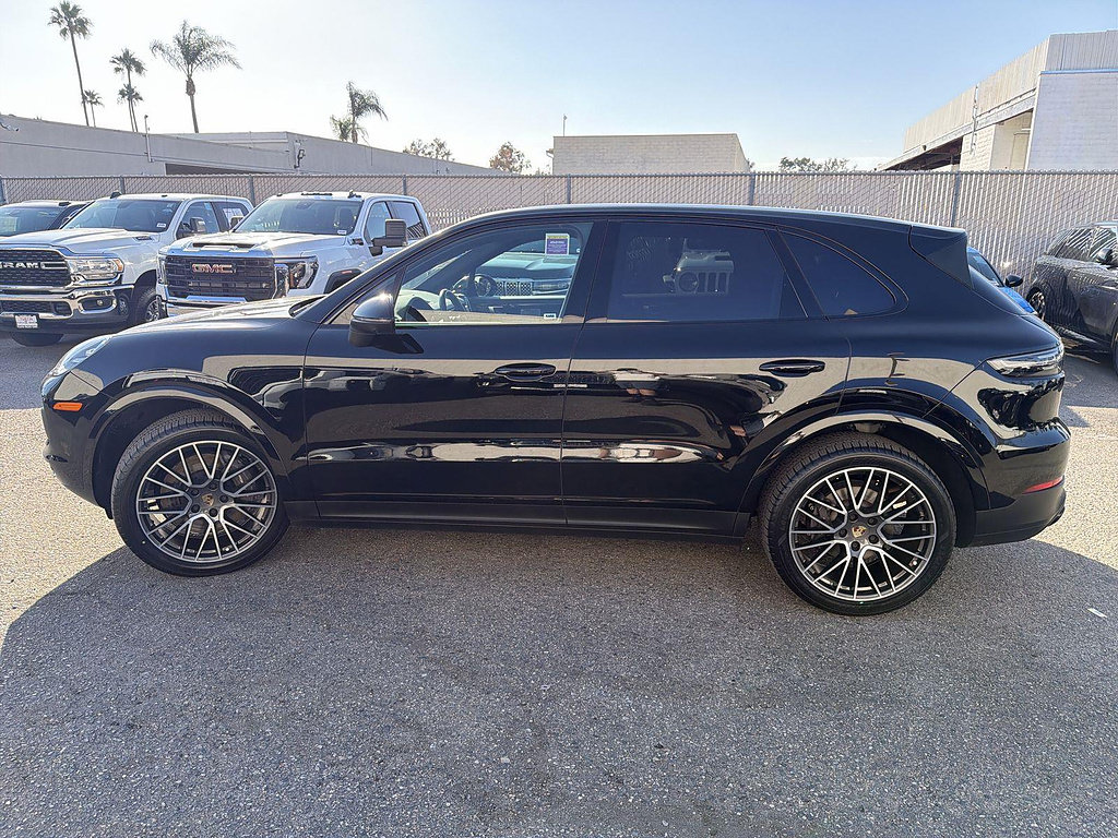 Used 2023 Porsche Cayenne AWD/4WD image 8