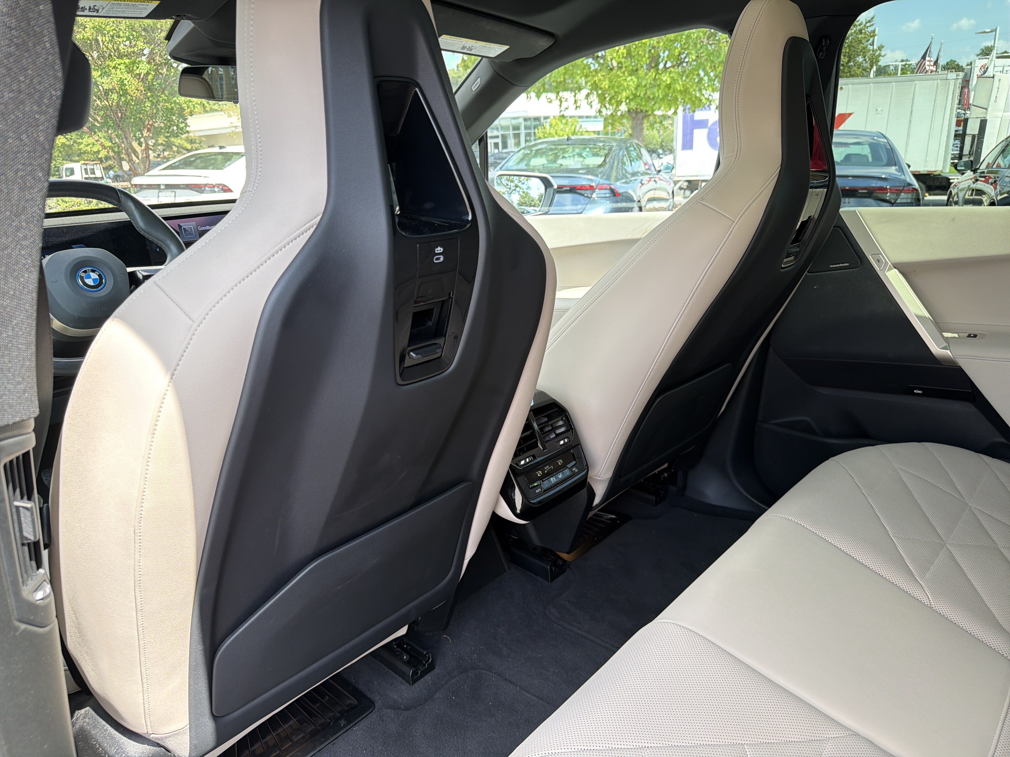 Used 2024 BMW iX xDrive50 w/ Sport Package AWD/4WD image 18