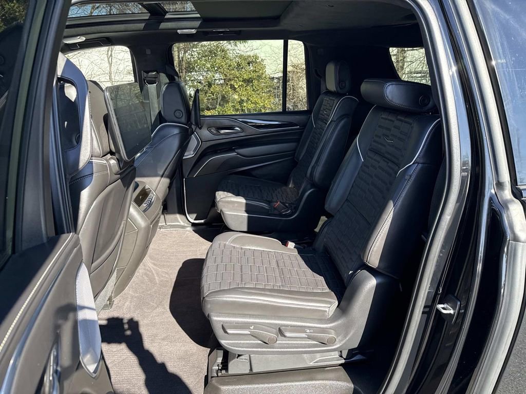 Certified 2023 Cadillac Escalade ESV V w/ LPO, ONYX Package image 17