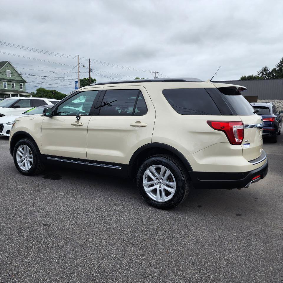 Used 2018 Ford Explorer XLT w/ Equipment Group 201A AWD/4WD image 4