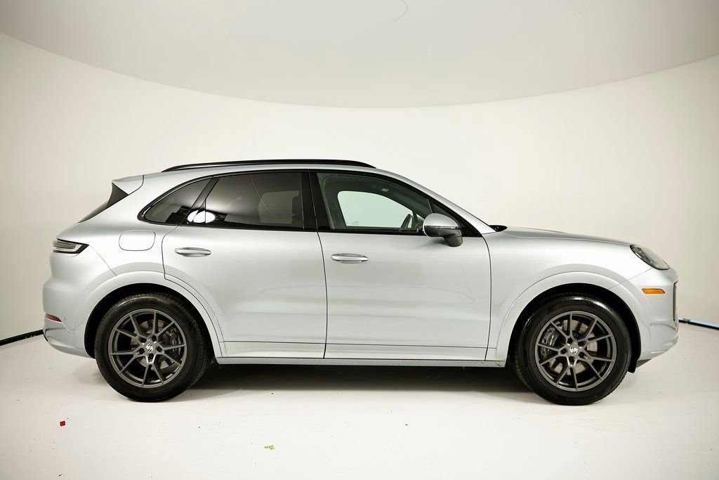 Certified 2025 Porsche Cayenne AWD/4WD image 8