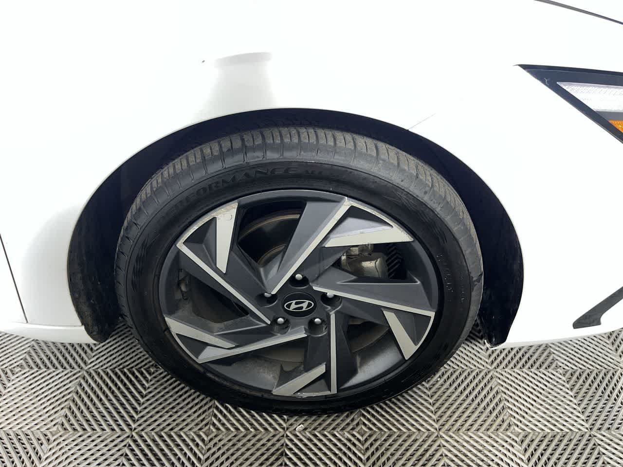 Used 2025 Hyundai Elantra SEL FWD image 10
