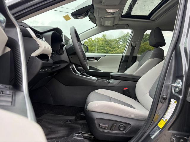 Used 2023 Toyota RAV4 XLE w/ Convenience Package AWD/4WD image 17