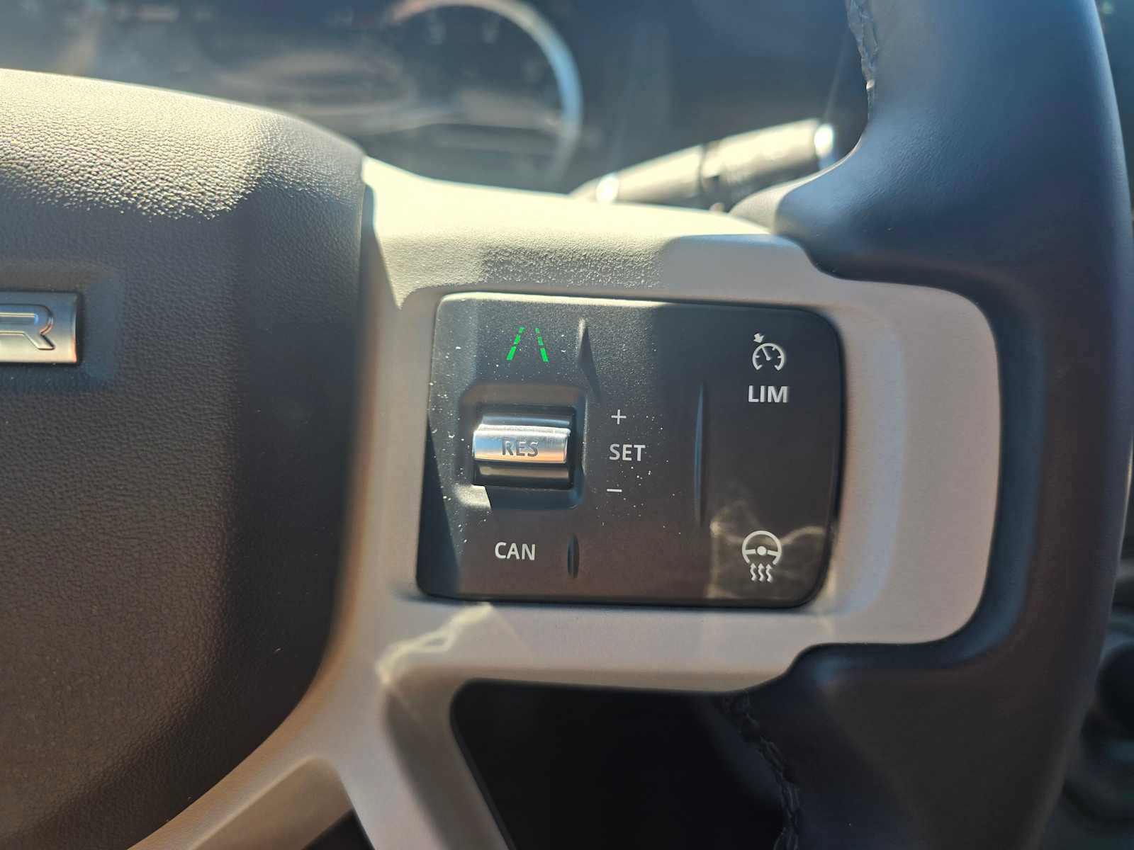 Used 2023 Land Rover Defender 130 SE image 32