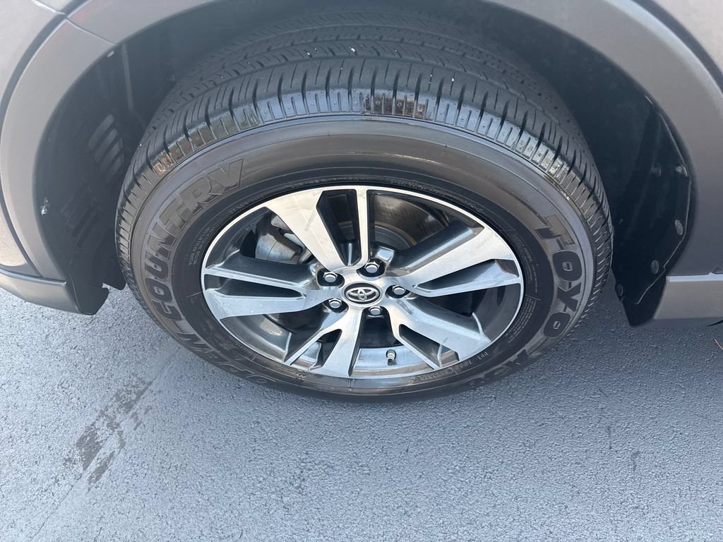 Used 2017 Toyota RAV4 XLE FWD image 35