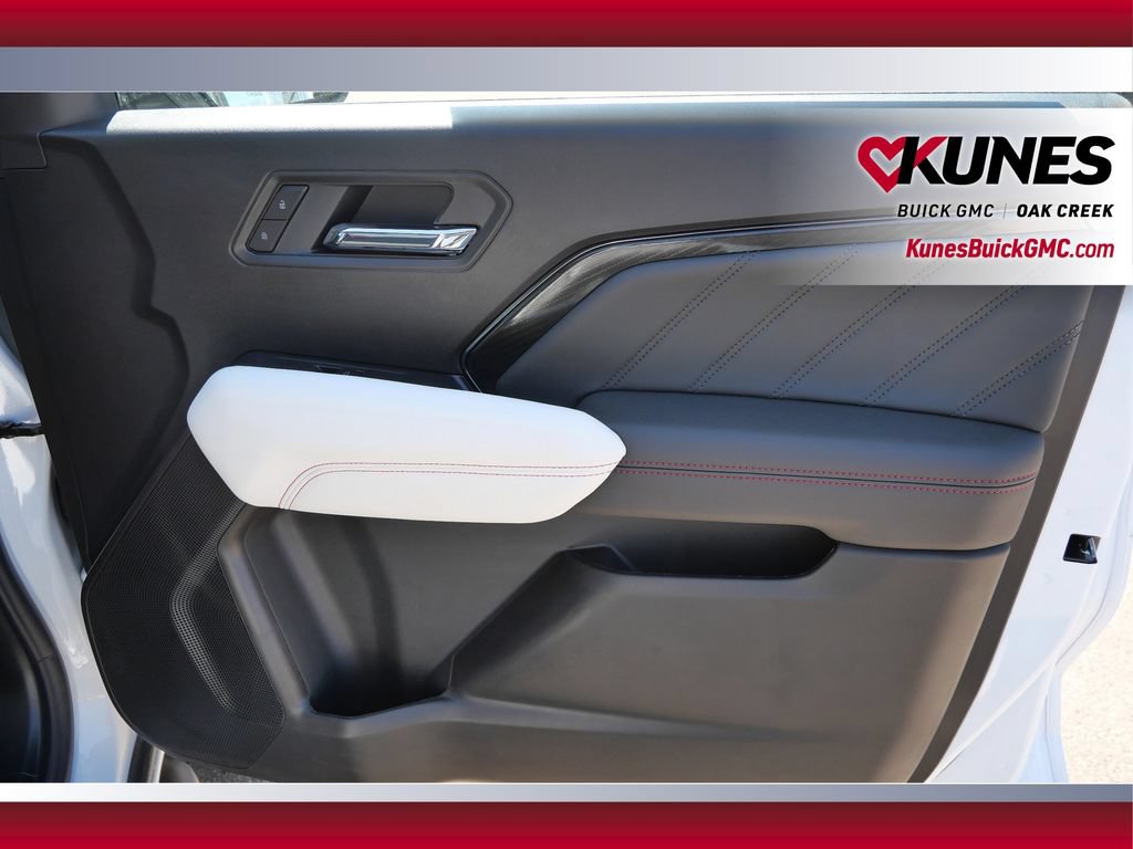 Used 2026 GMC Canyon AT4X w/ LPO, Black Badging Package AWD/4WD image 22