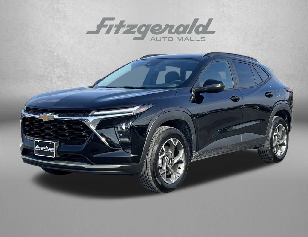 Used 2025 Chevrolet Trax LT image 2