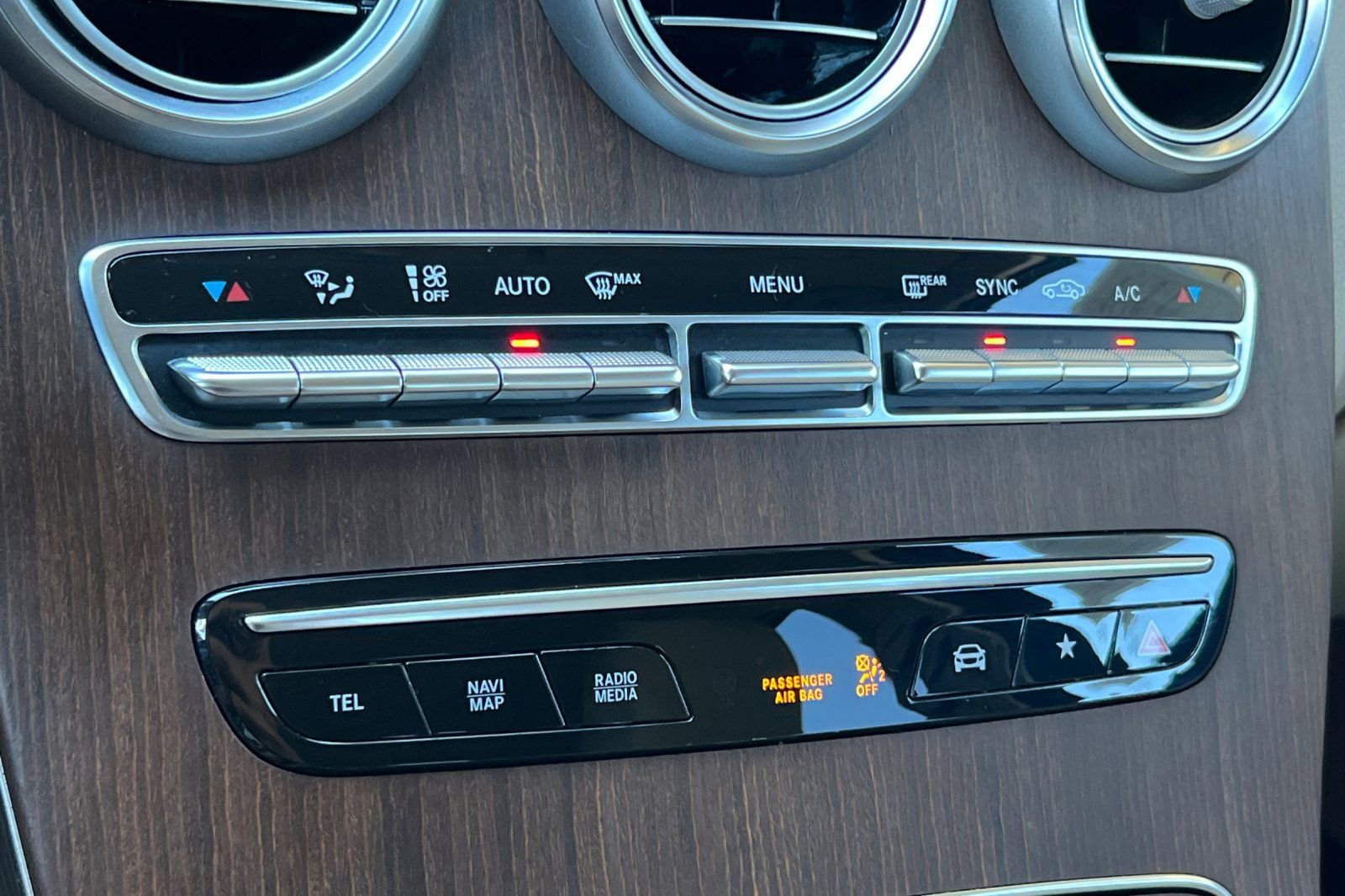 Used 2021 Mercedes-Benz GLC 300 4MATIC w/ Premium Package image 24