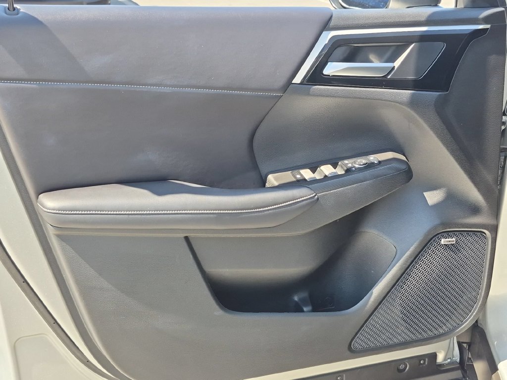 Used 2025 Mitsubishi Outlander SE AWD/4WD image 11