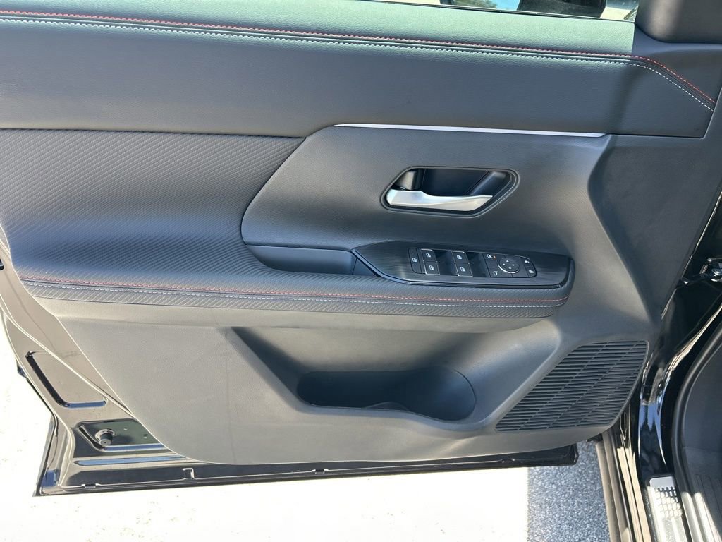 New 2026 Nissan Kicks SR image 17