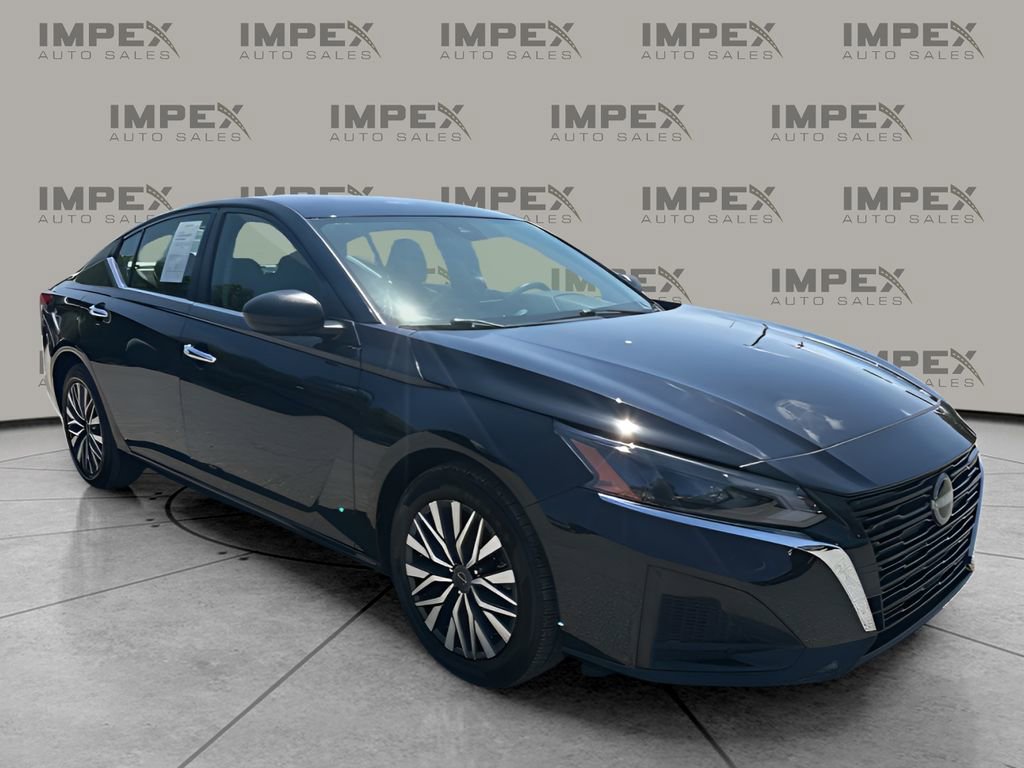 Used 2024 Nissan Altima 2.5 SV FWD image 7