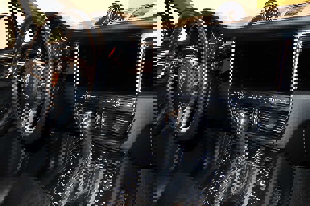 Used 2020 Porsche Macan image 71