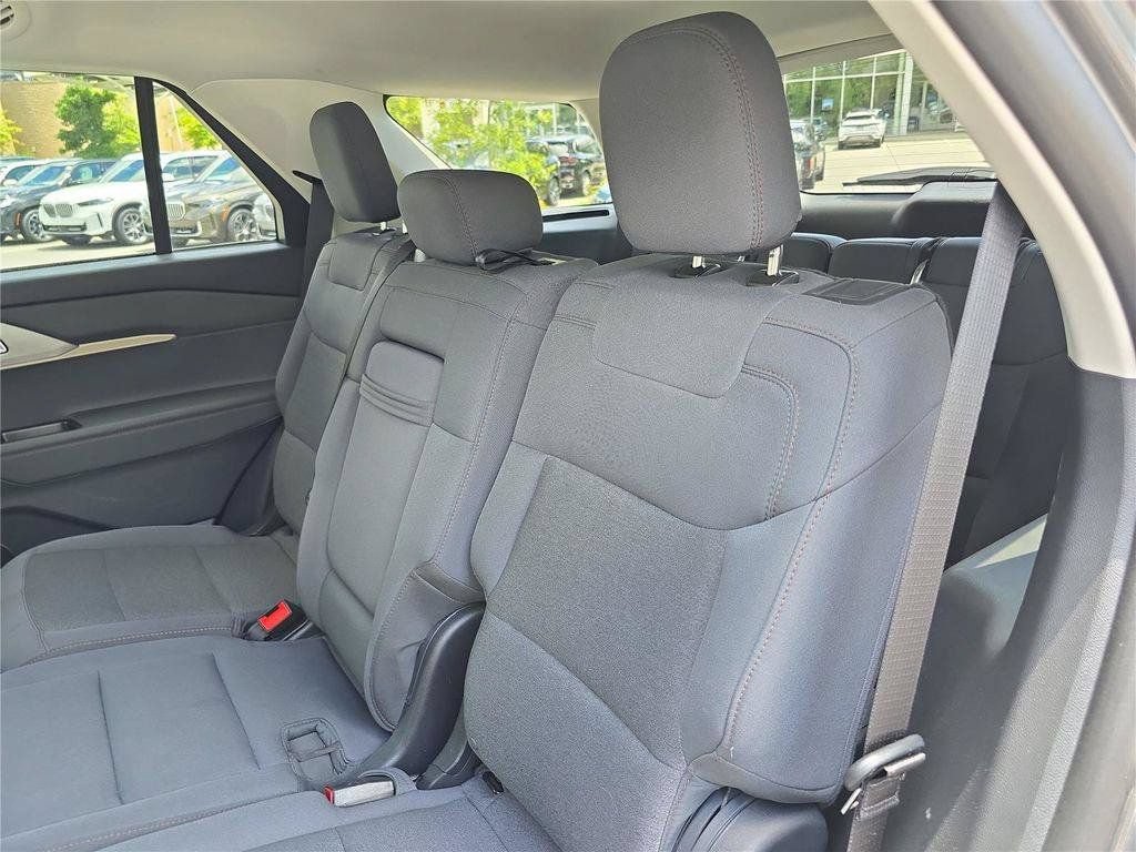 Used 2025 Ford Explorer Active AWD/4WD image 14