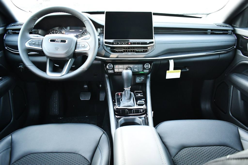 New 2026 Jeep Compass Latitude image 10