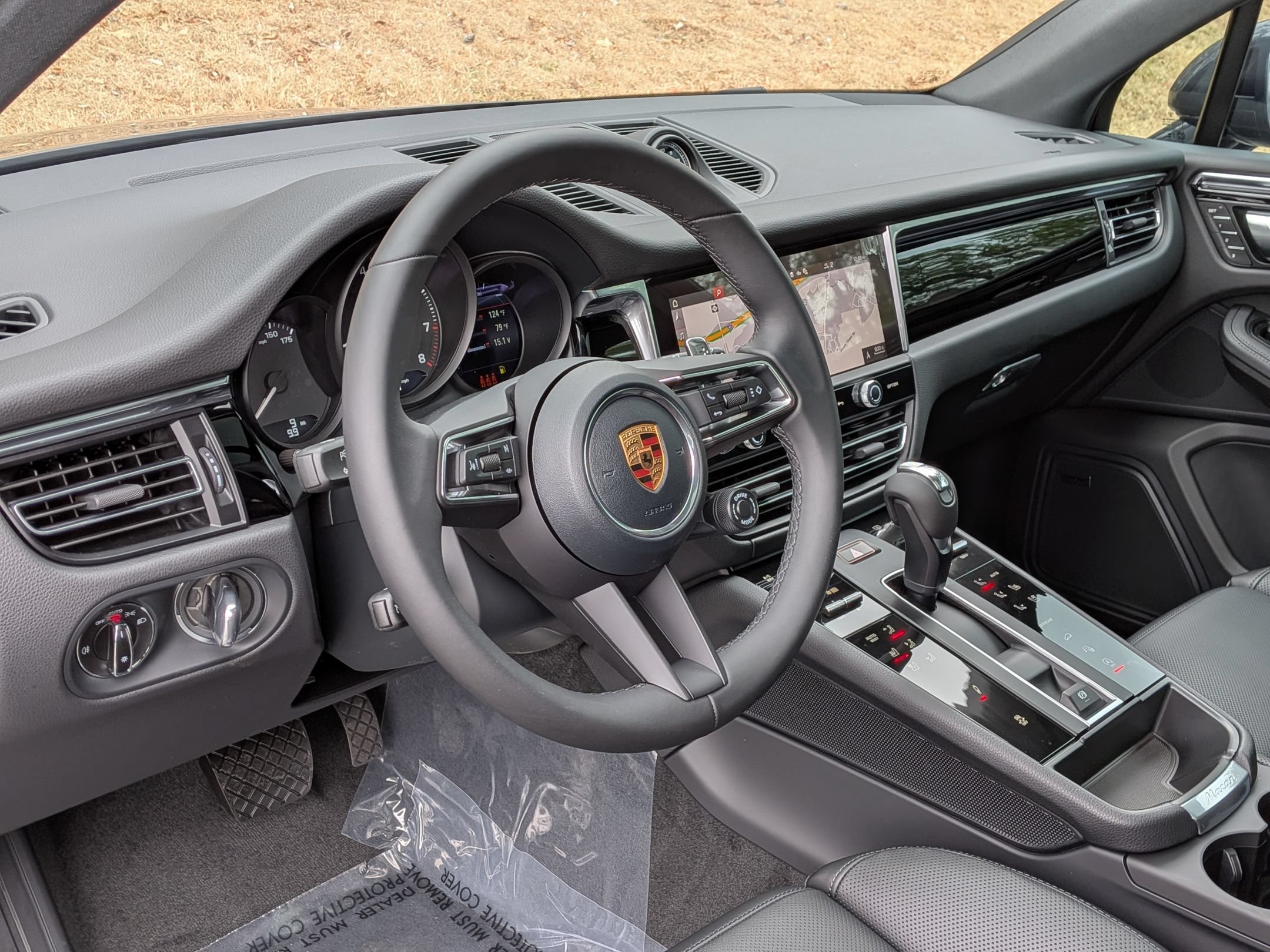 Certified 2026 Porsche Macan AWD/4WD image 4