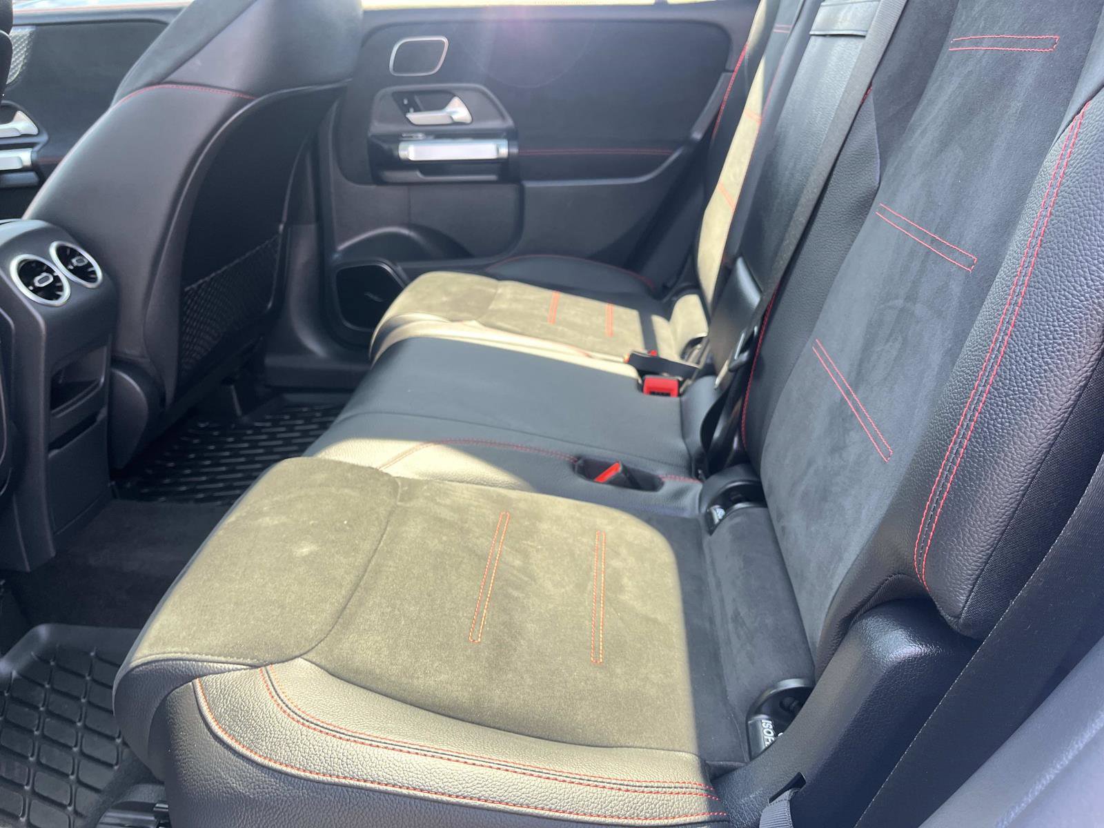 Used 2024 Mercedes-Benz GLB 250 image 19