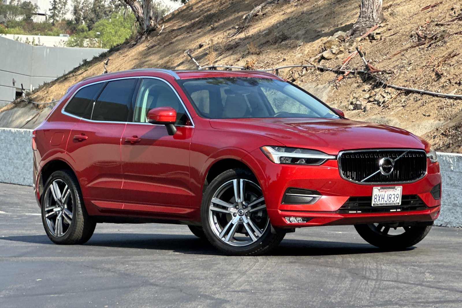 Used 2021 Volvo XC60 T5 Momentum w/ Premium Package FWD image 2