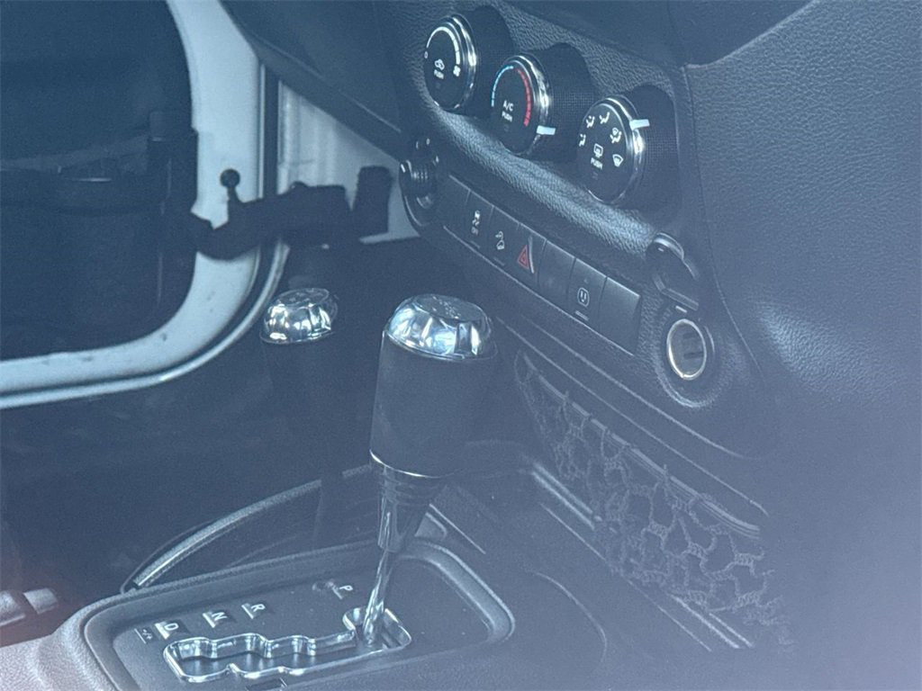 Used 2014 Jeep Wrangler Unlimited Sahara image 15