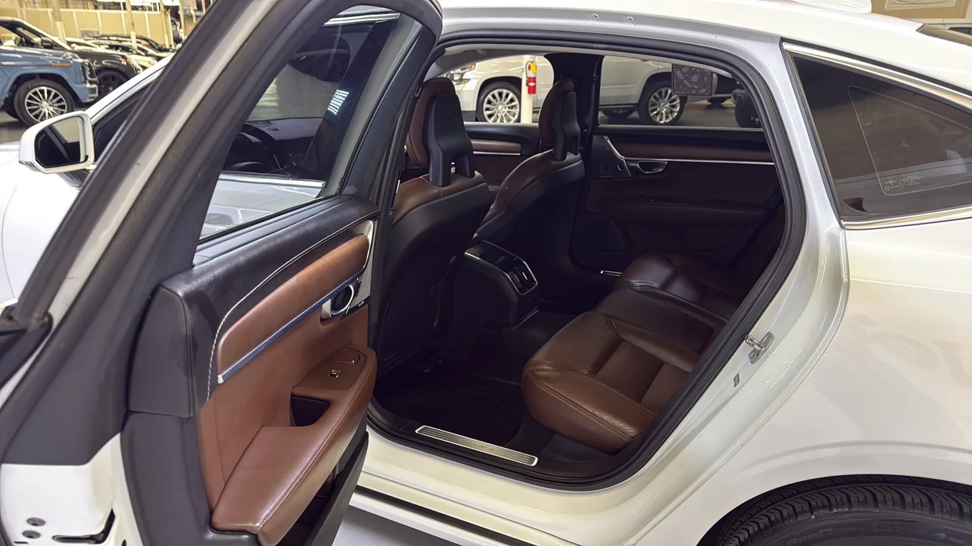 Used 2018 Volvo S90 T6 Inscription image 23