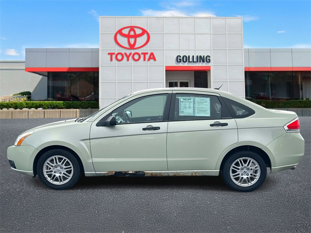 Used 2011 Ford Focus SE image 2