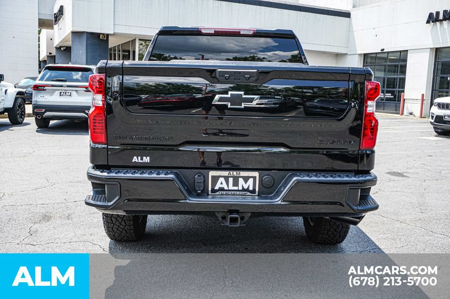 Used 2024 Chevrolet Silverado 1500 Custom Trail Boss w/ Dark Appearance Package AWD/4WD image 10