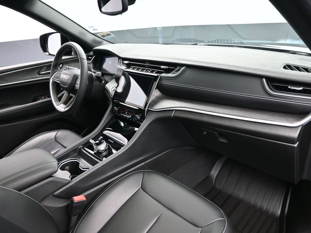 Used 2024 Jeep Grand Cherokee L Limited w/ Trailer Tow Package image 33