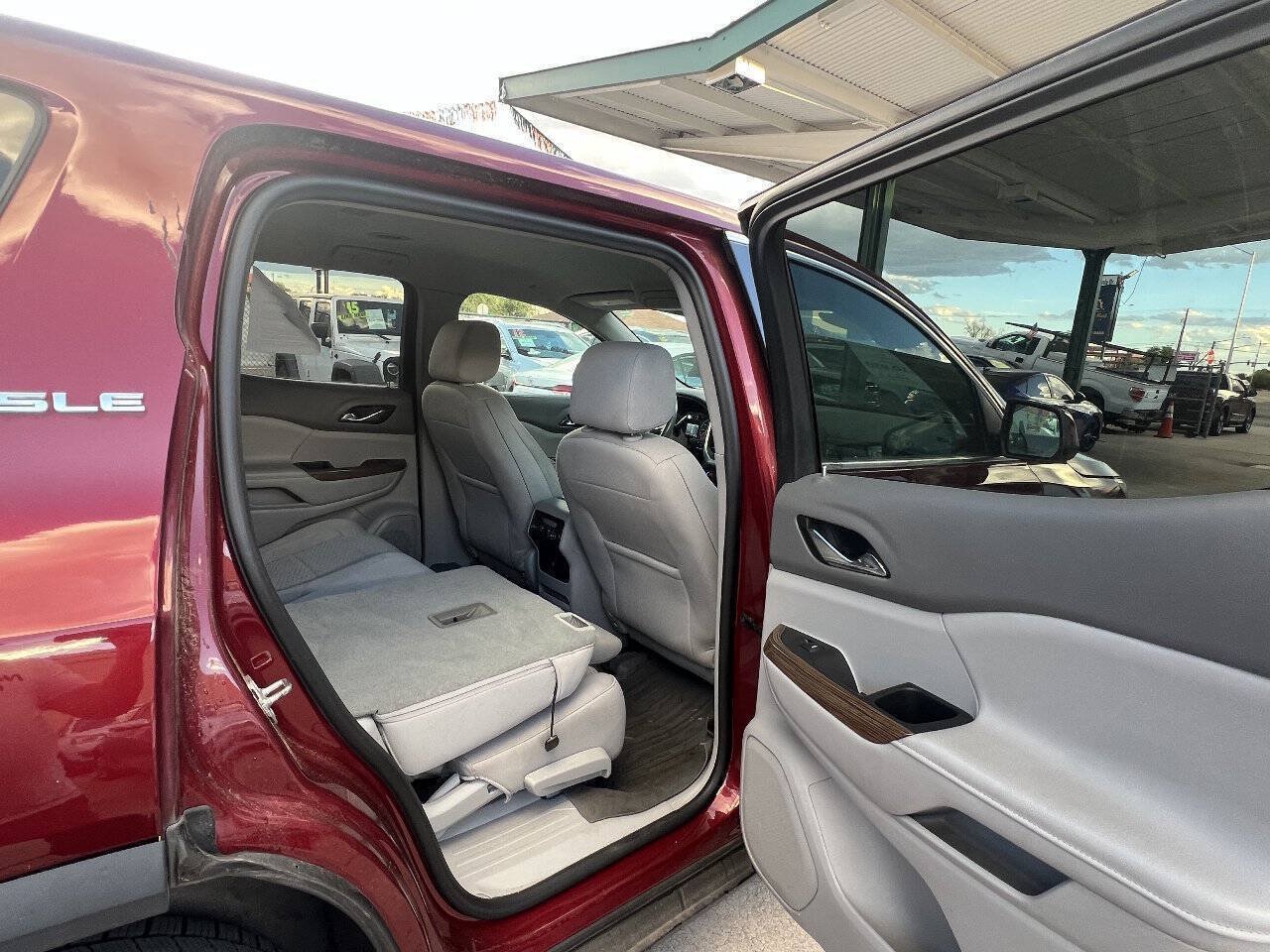 Used 2017 GMC Acadia SLE w/ LPO, Floor Liner Package AWD/4WD image 11