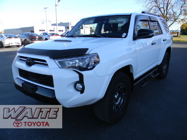 Used 2020 Toyota 4Runner Venture w/ Moonroof Package AWD/4WD image 5
