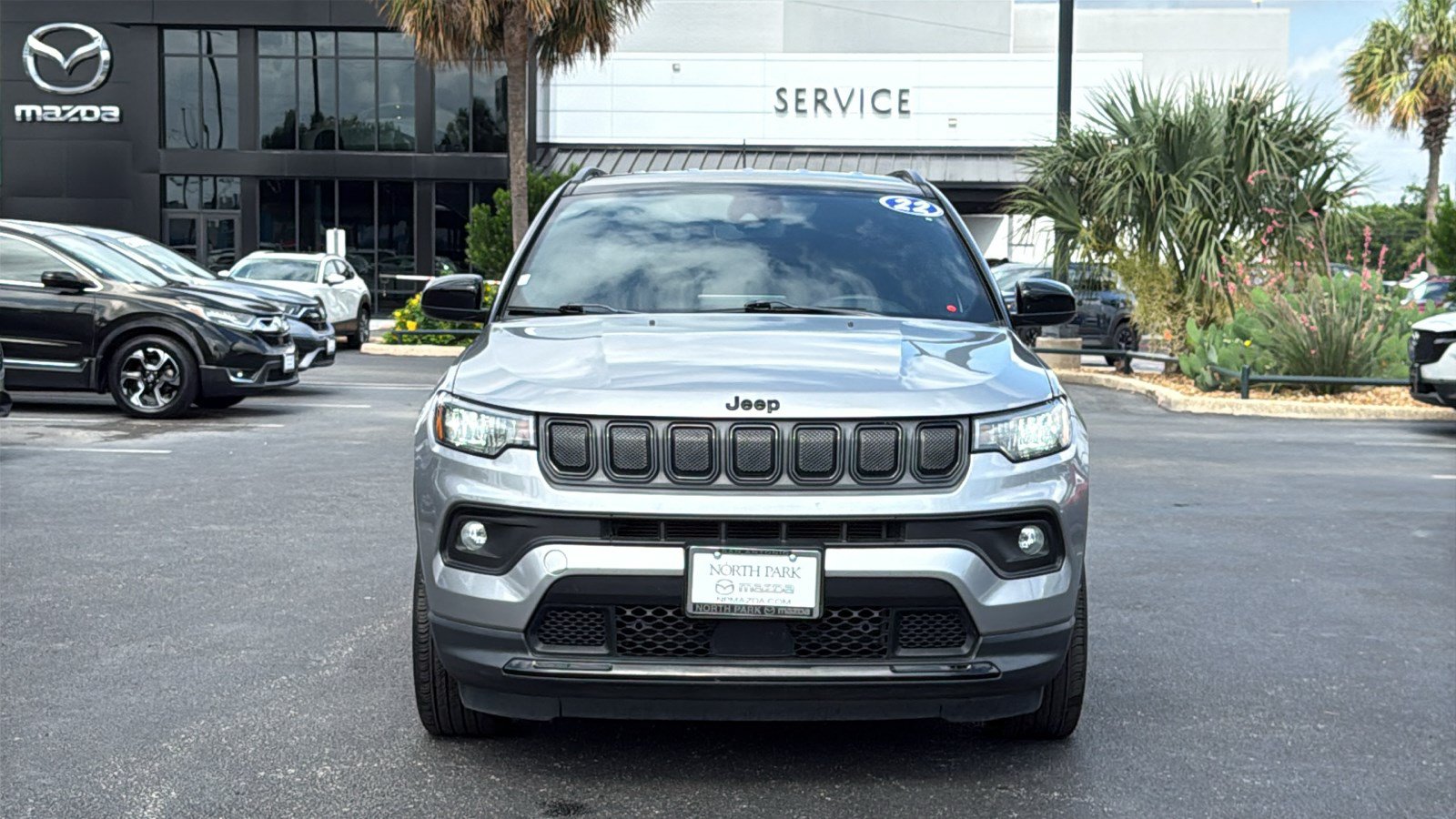 Used 2022 Jeep Compass Latitude FWD image 3