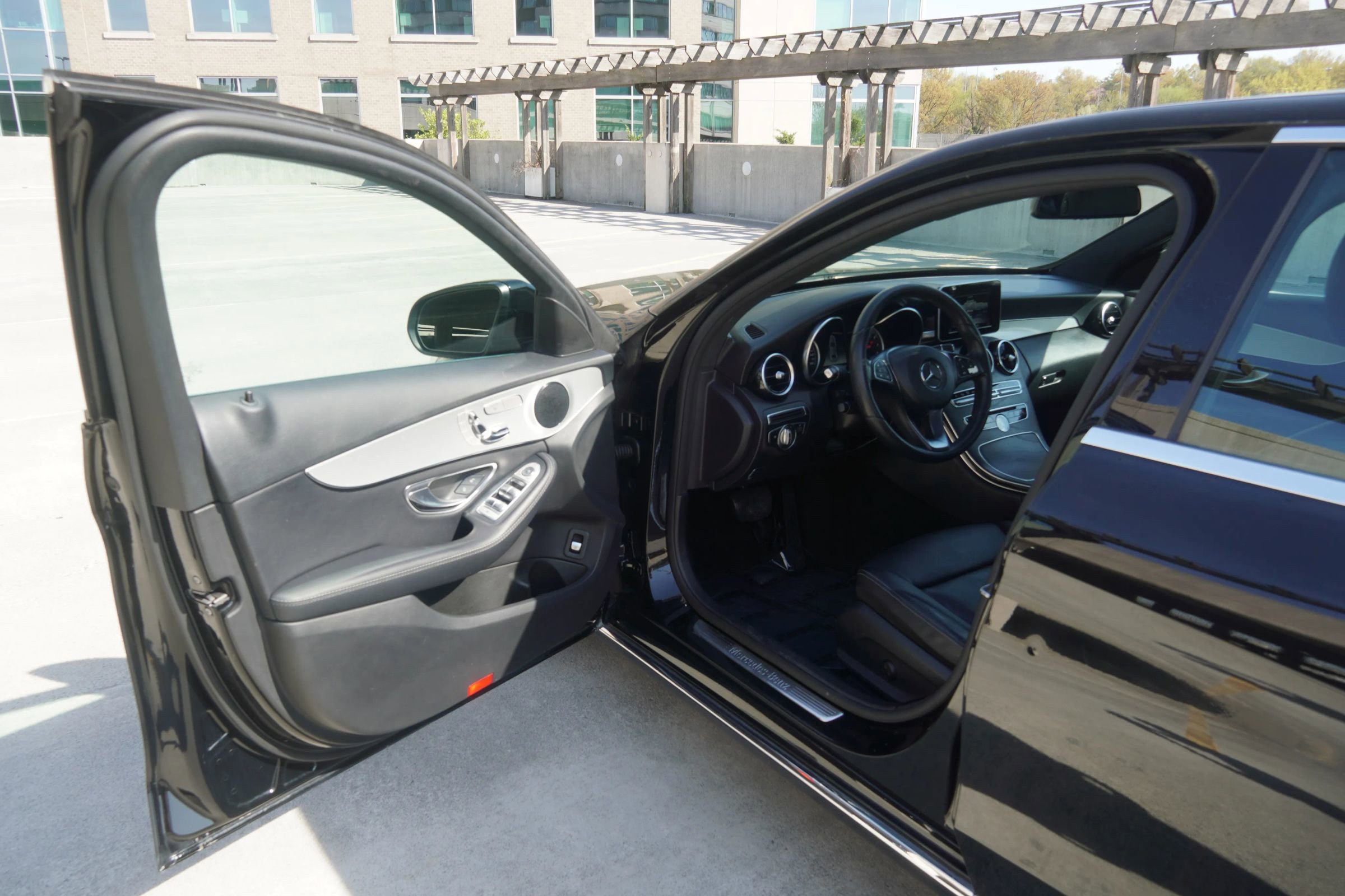 Used 2018 Mercedes-Benz C 300 4MATIC Sedan image 27