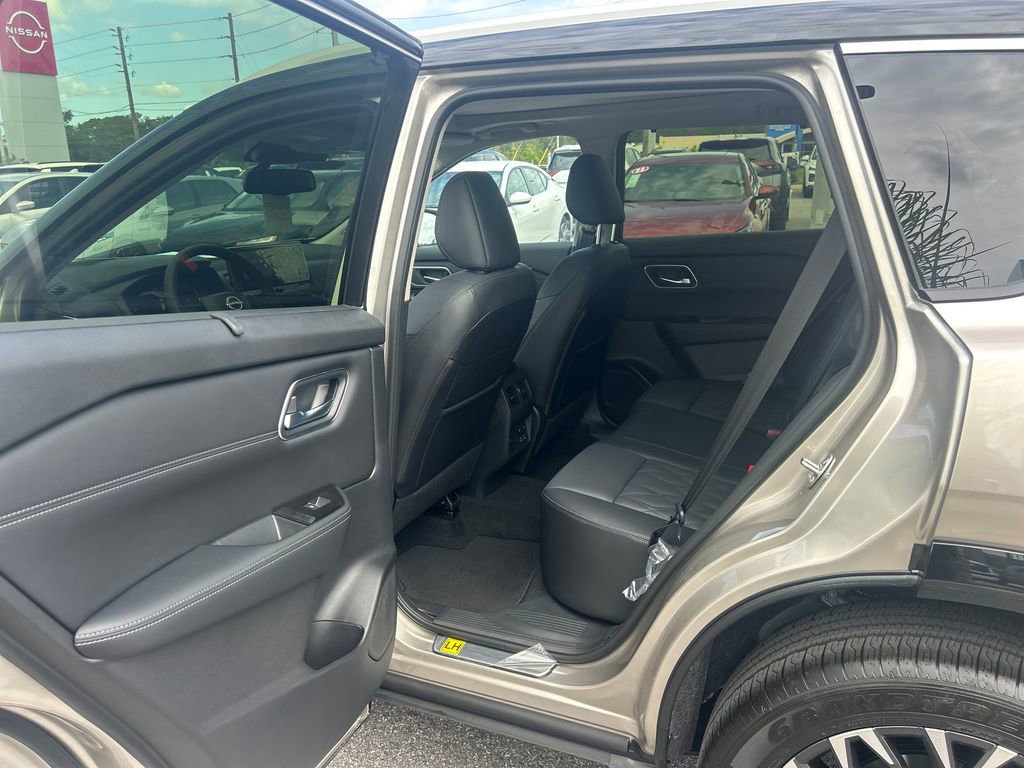 New 2026 Nissan Rogue Platinum image 19