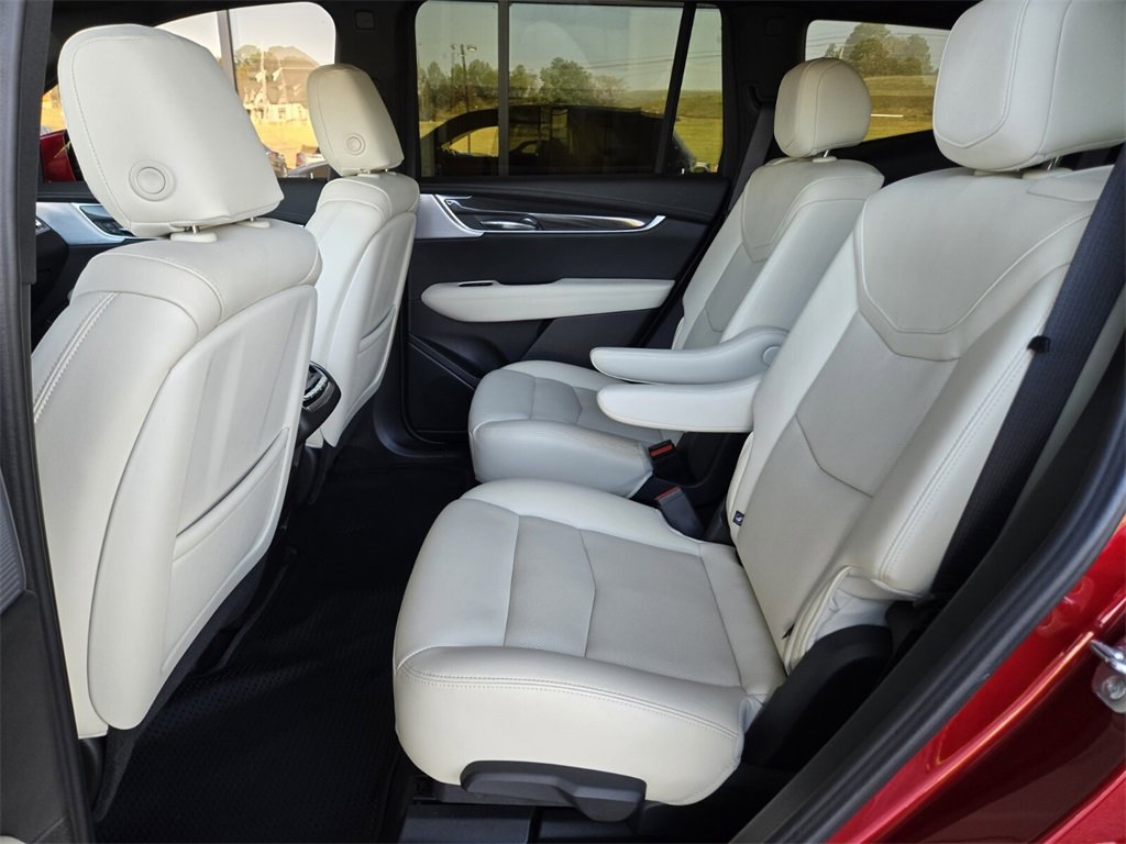 Used 2024 Cadillac XT6 Sport w/ Technology Package image 13