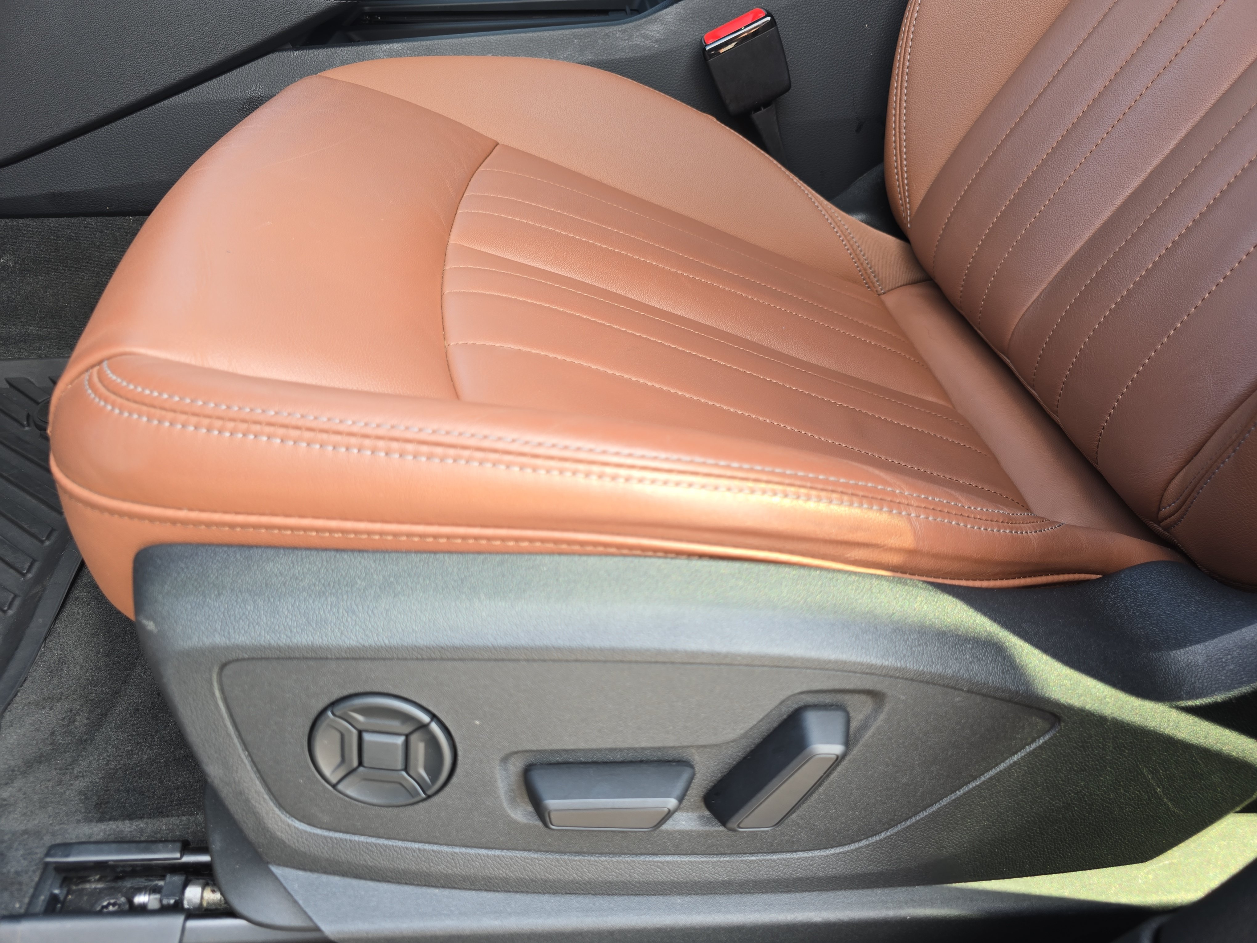 Used 2024 Audi Q8 e-tron Premium AWD/4WD image 29