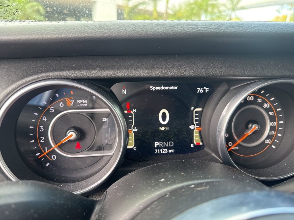 Used 2018 Jeep Wrangler Unlimited Sahara image 16