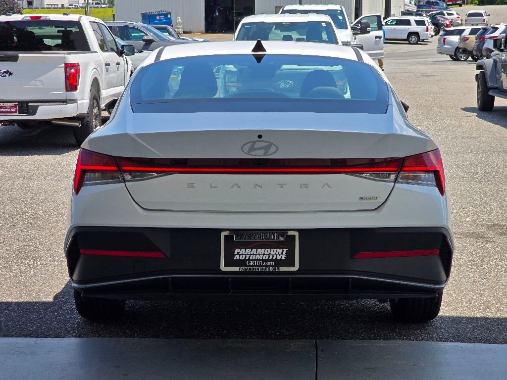 New 2025 Hyundai Elantra Blue image 25