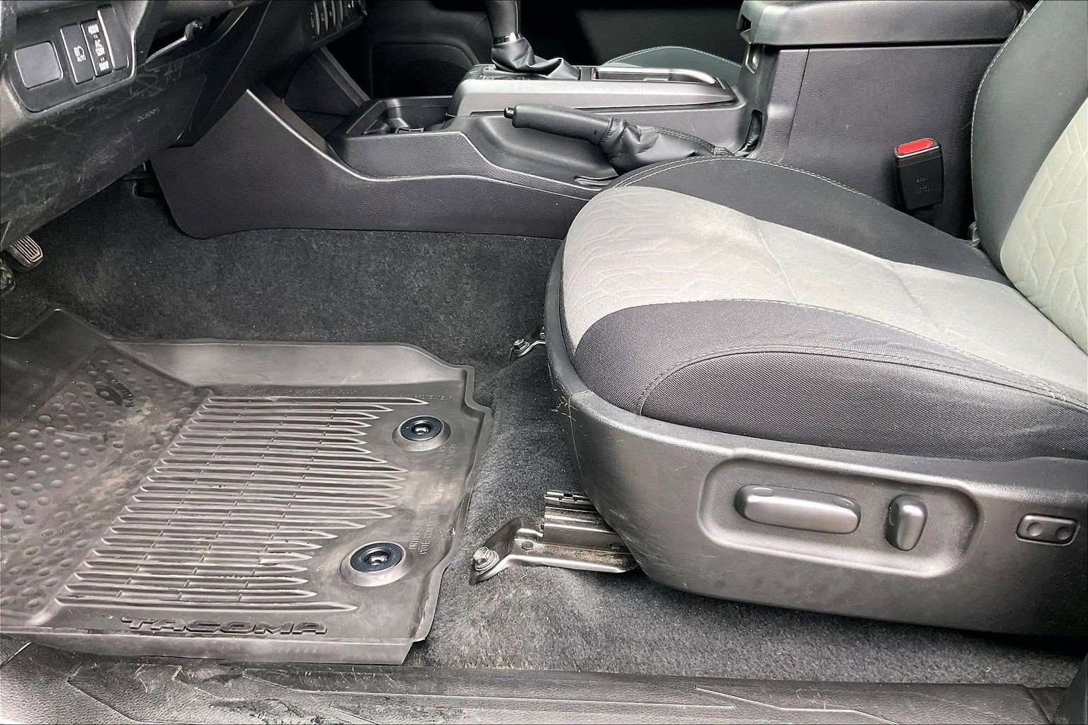 Used 2021 Toyota Tacoma TRD Off-Road image 16