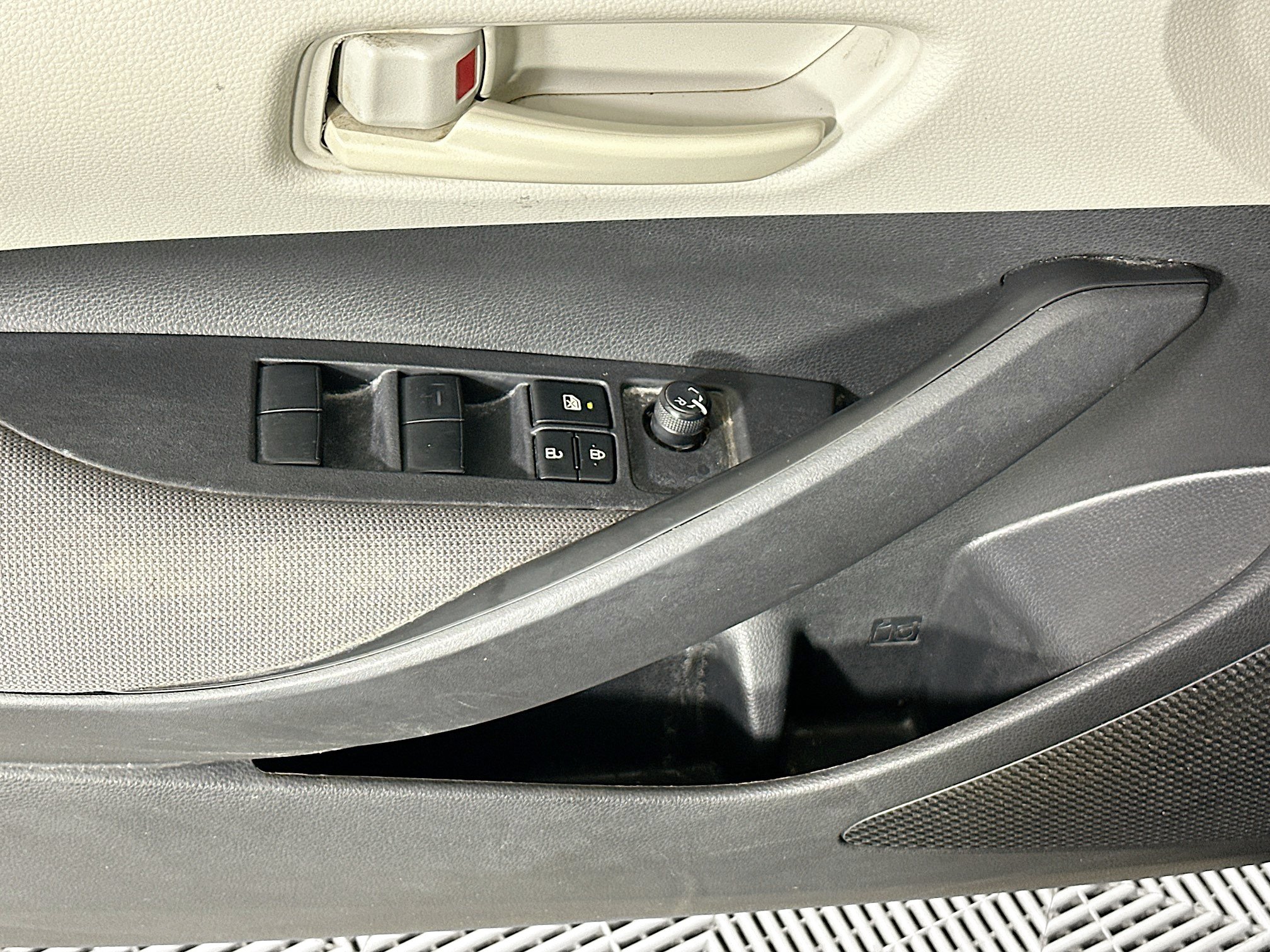 Used 2024 Toyota Corolla LE FWD image 14