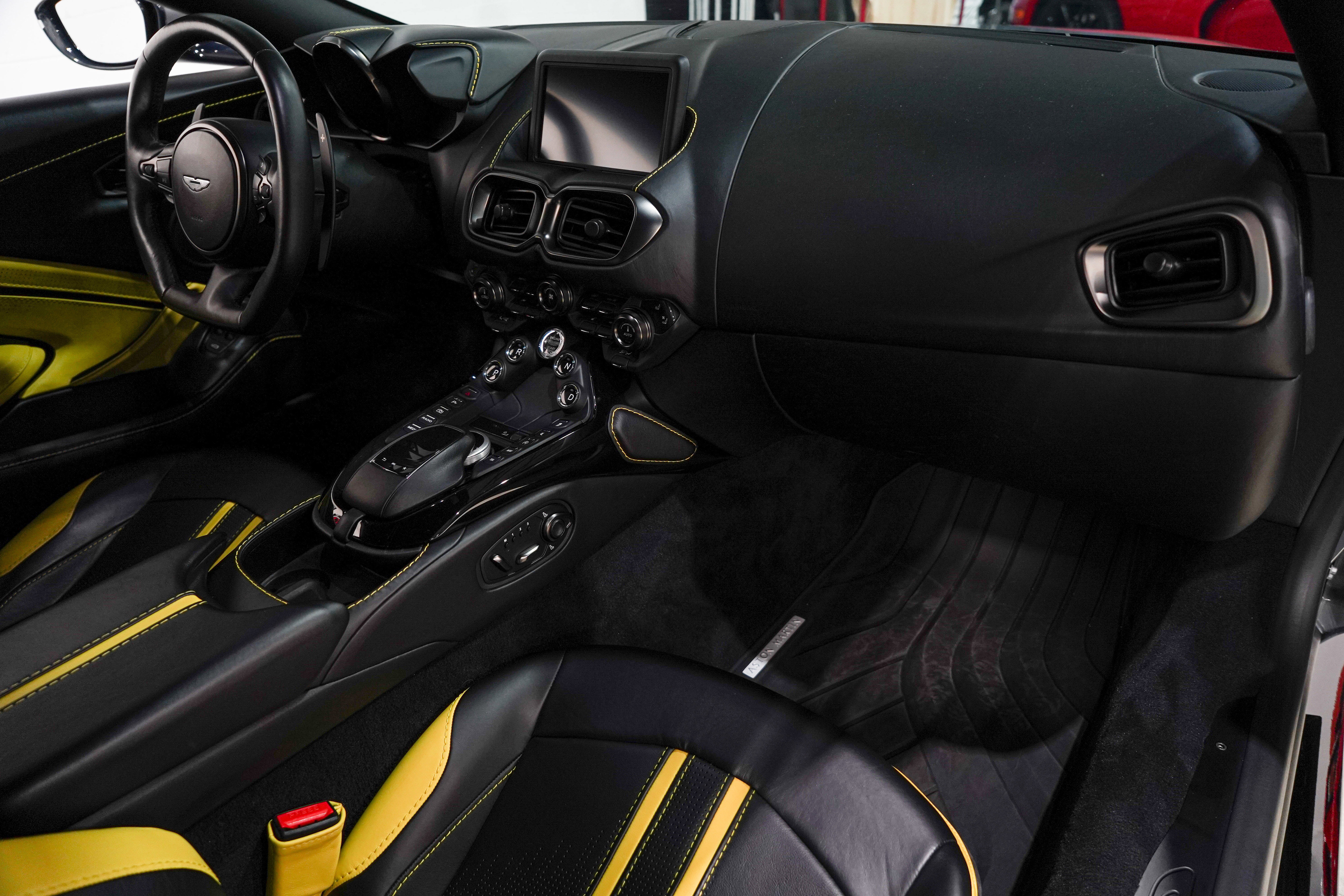 Used 2020 Aston Martin V8 Vantage Coupe RWD image 15