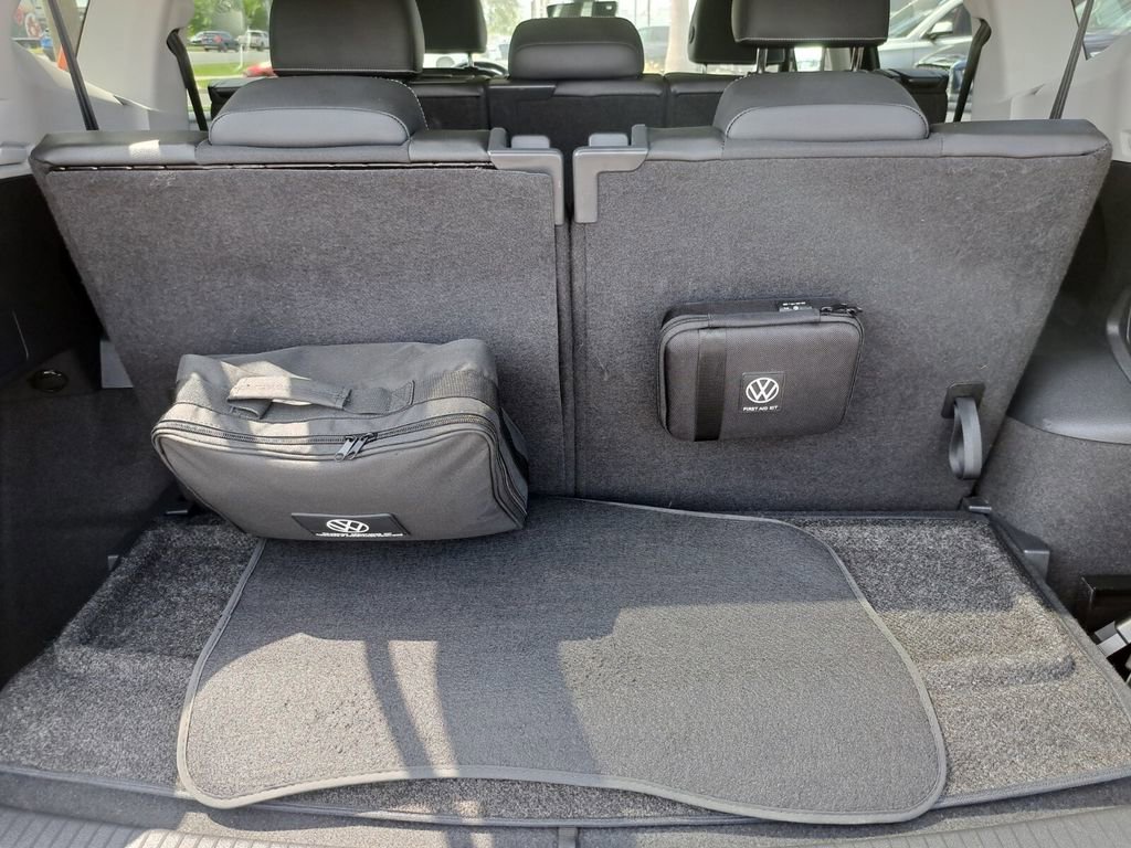 Used 2023 Volkswagen Tiguan SE w/ Panoramic Sunroof Package image 27