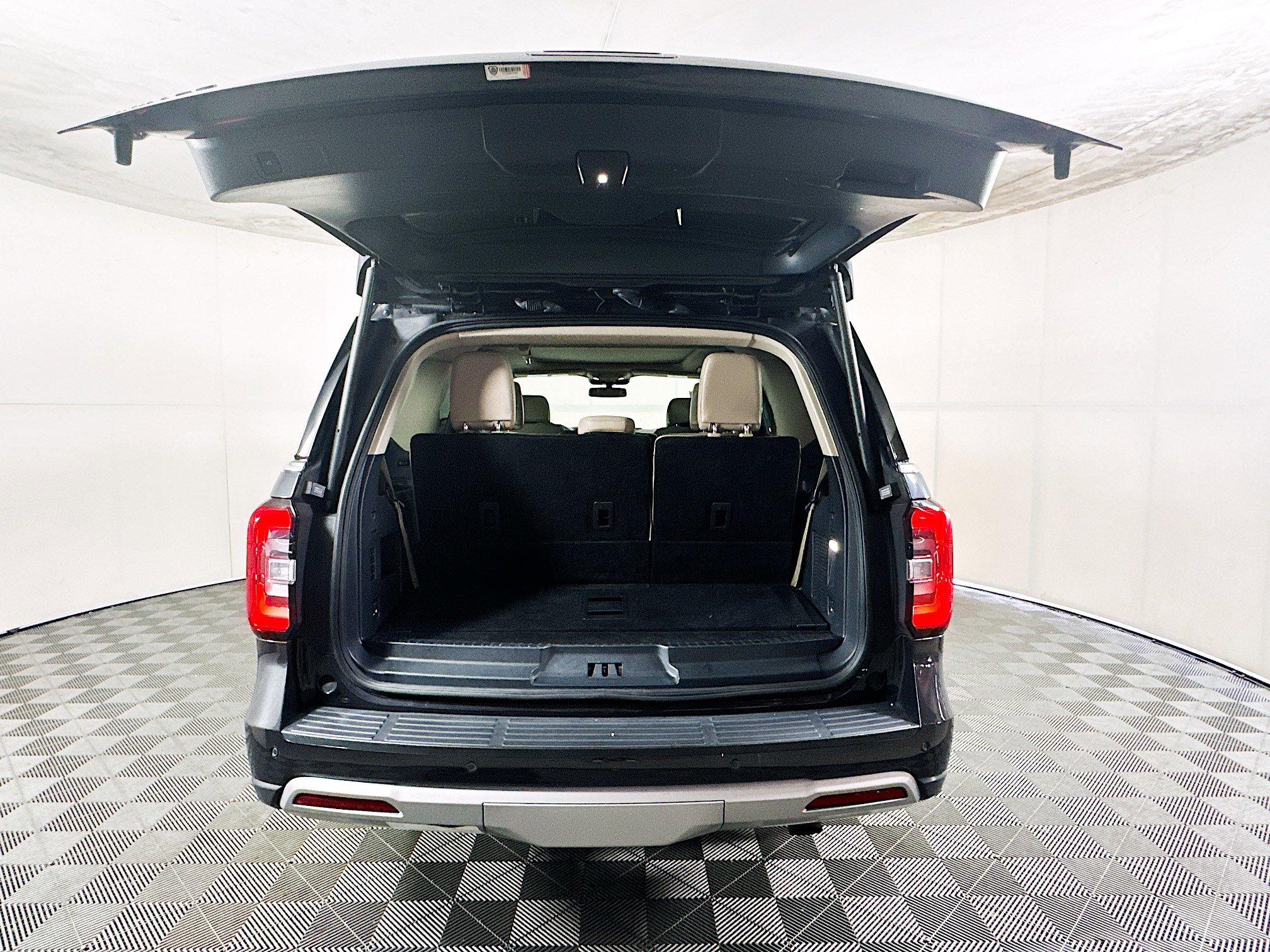 Used 2024 Ford Expedition Limited image 31