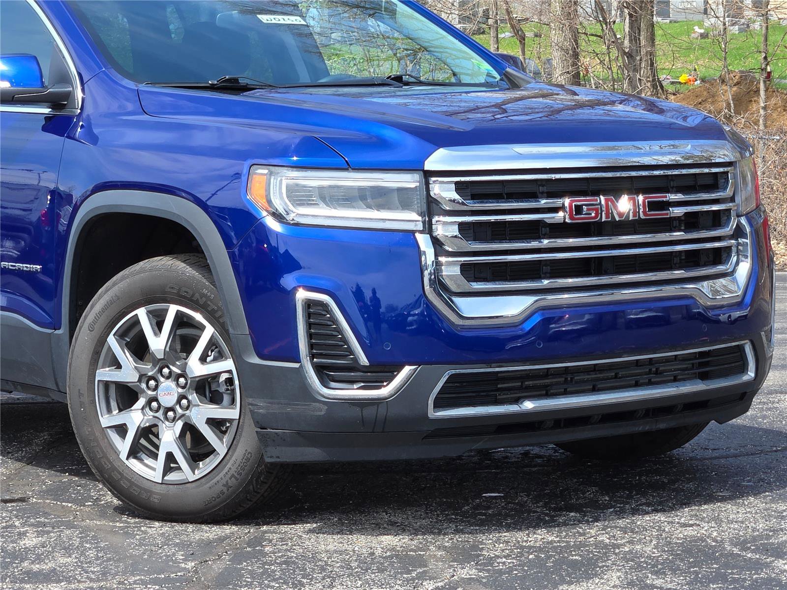 Used 2023 GMC Acadia SLE AWD/4WD image 2