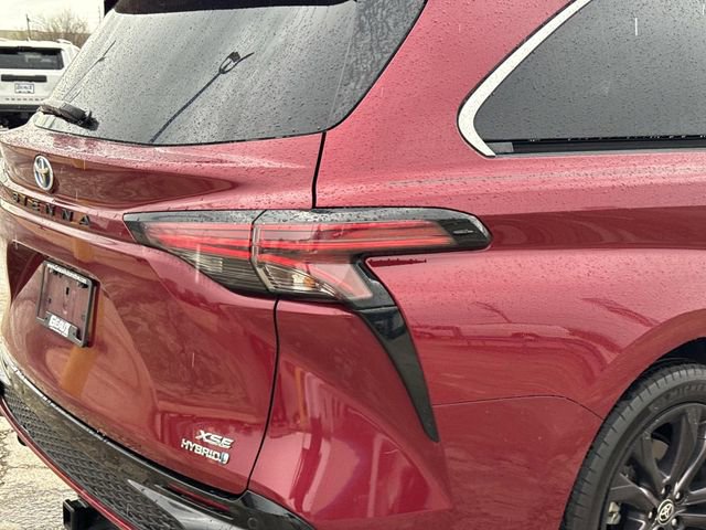 Used 2021 Toyota Sienna XSE w/ XSE Plus Package image 11