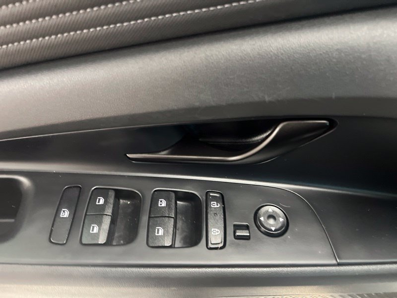 Used 2025 Hyundai Elantra SEL FWD image 18