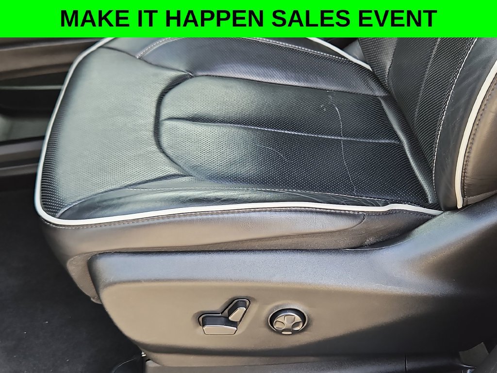 Used 2025 Chrysler Pacifica Limited FWD image 14